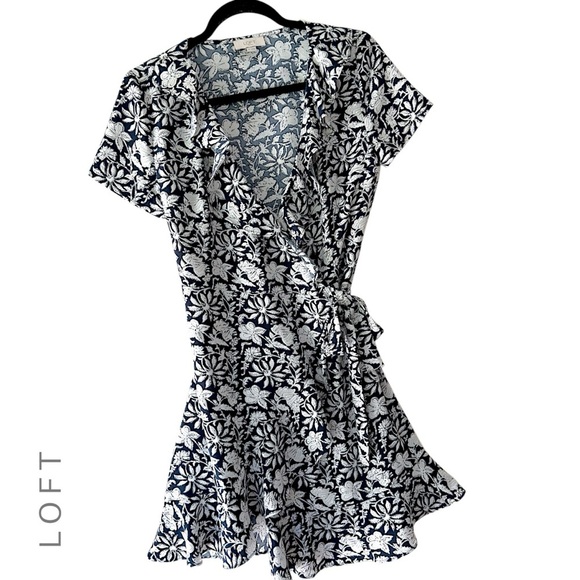 LOFT | NWOT RUFFLE FLOUNCE FLORAL WRAP DRESS SHORT SLEEVE NAVY BLUE & WHITE | XS - Picture 1 of 11